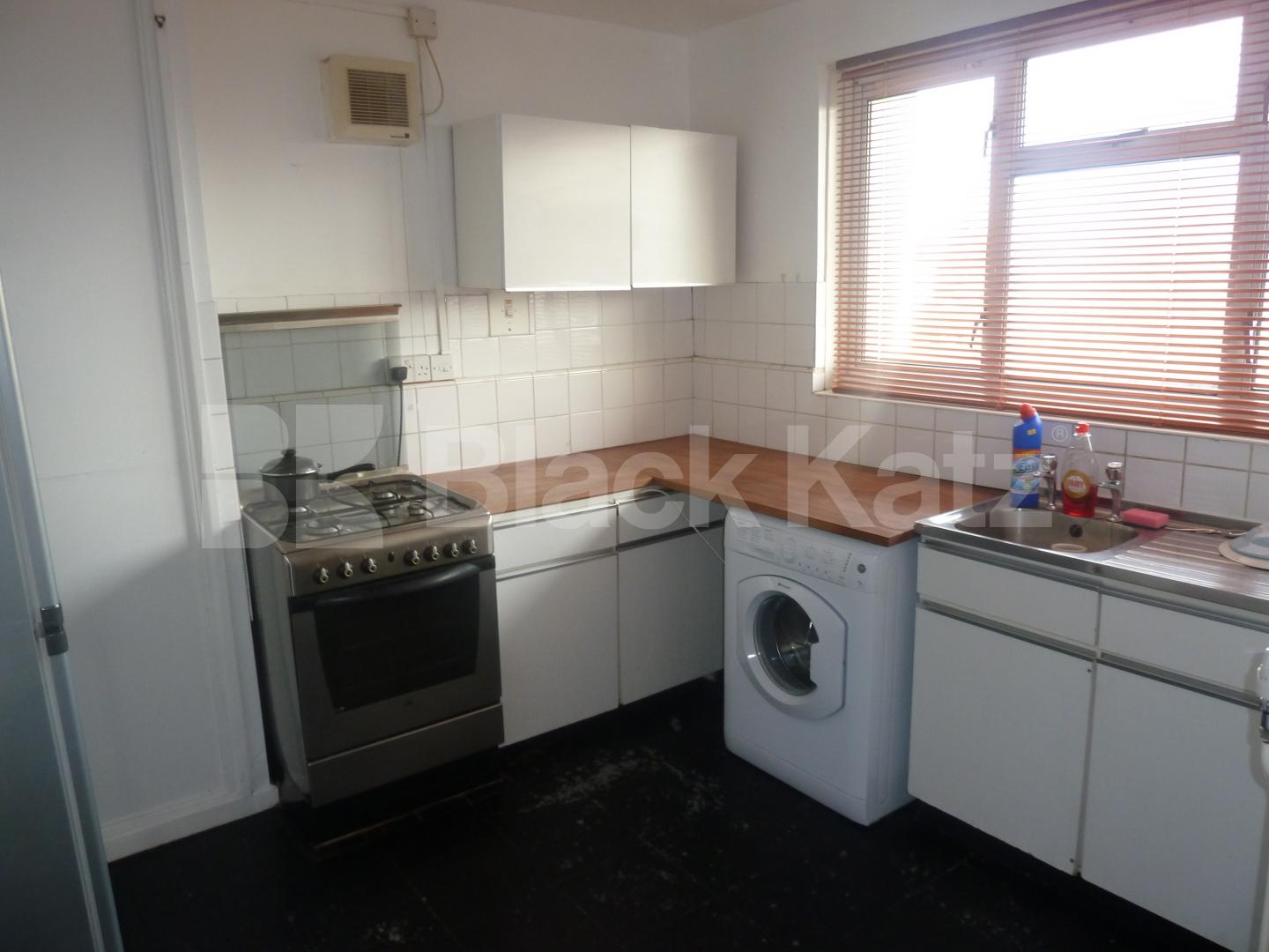 			1 Bedroom, 1 bath, 1 reception Apartment			 Old Church Road, STEPNEY GREEN